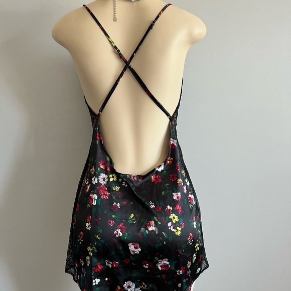 VS Slip - Picture 5 of 7